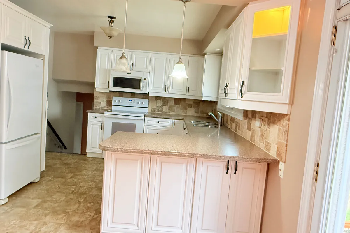 157 Labrador Drive, ON L1H 7G1