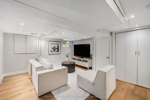 1 Heyworth Crescent, ON M4E 1T6