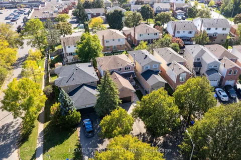 1665 Tawnberry Street, ON L1X 2B4