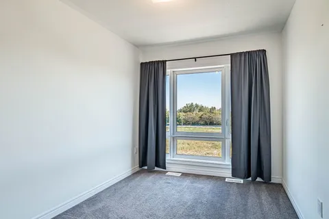 28 Dockside Way, ON L1N 0M6