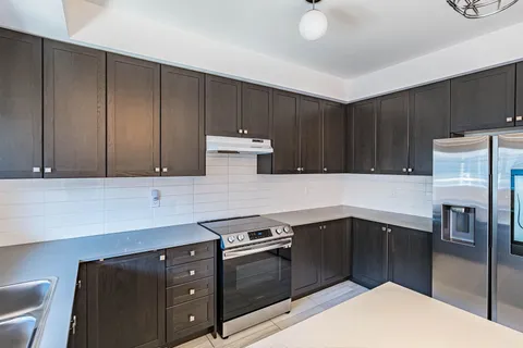 28 Dockside Way, ON L1N 0M6