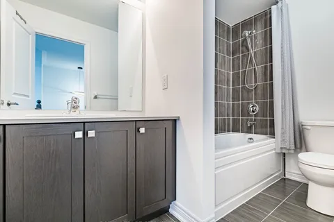 28 Dockside Way, ON L1N 0M6