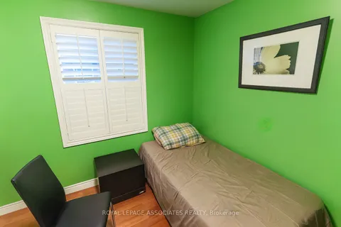 24 Hurley Crescent, ON M1P 4H4