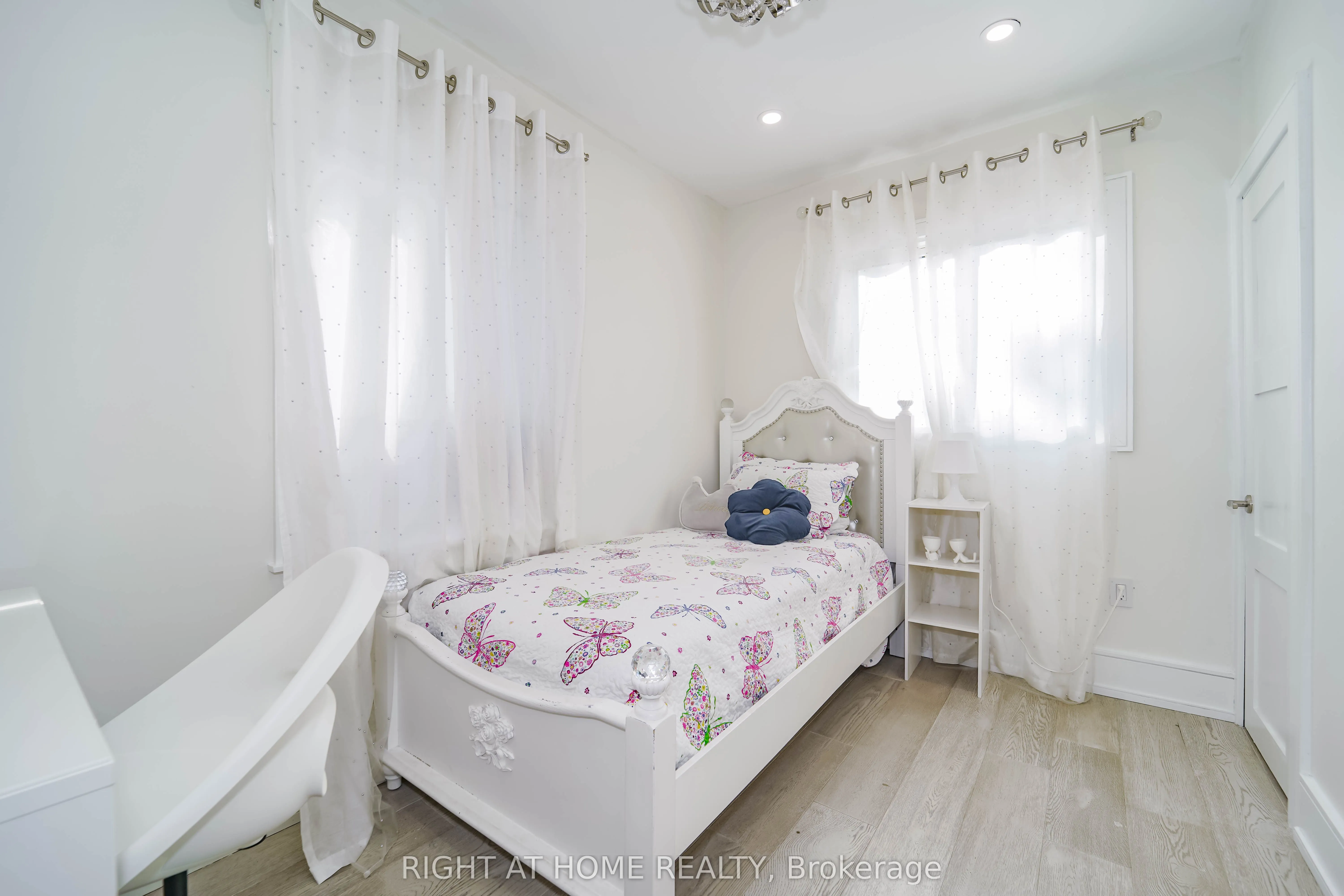 174 Aylesworth Avenue, ON M1N 2J6