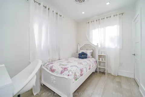 174 Aylesworth Avenue, ON M1N 2J6