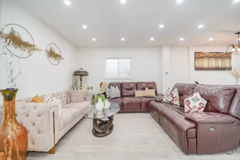 174 Aylesworth Avenue, ON M1N 2J6