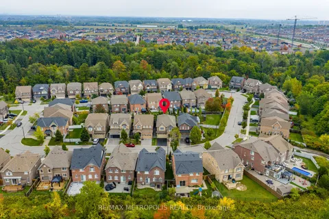 15 Rumbellow Crescent, ON L1T 0J9