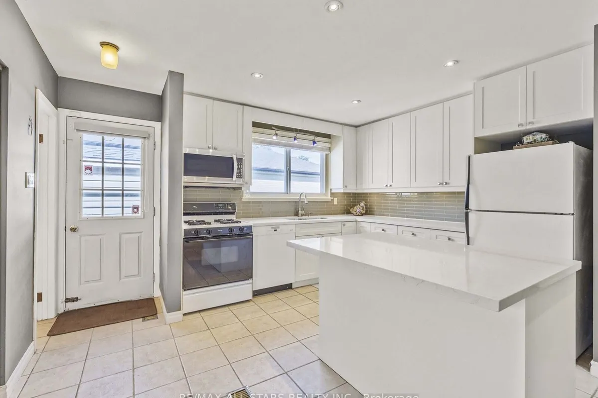 220 Catalina Drive, ON M1E 1B7