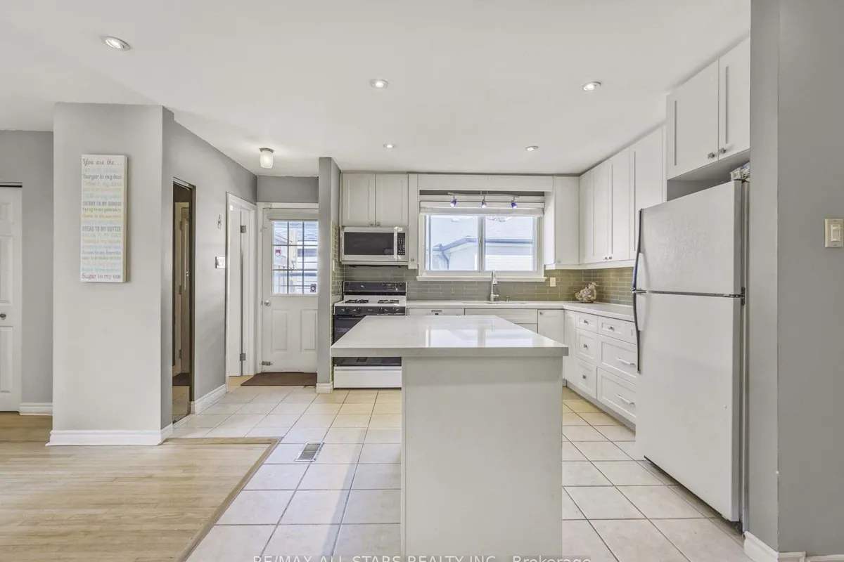 220 Catalina Drive, ON M1E 1B7