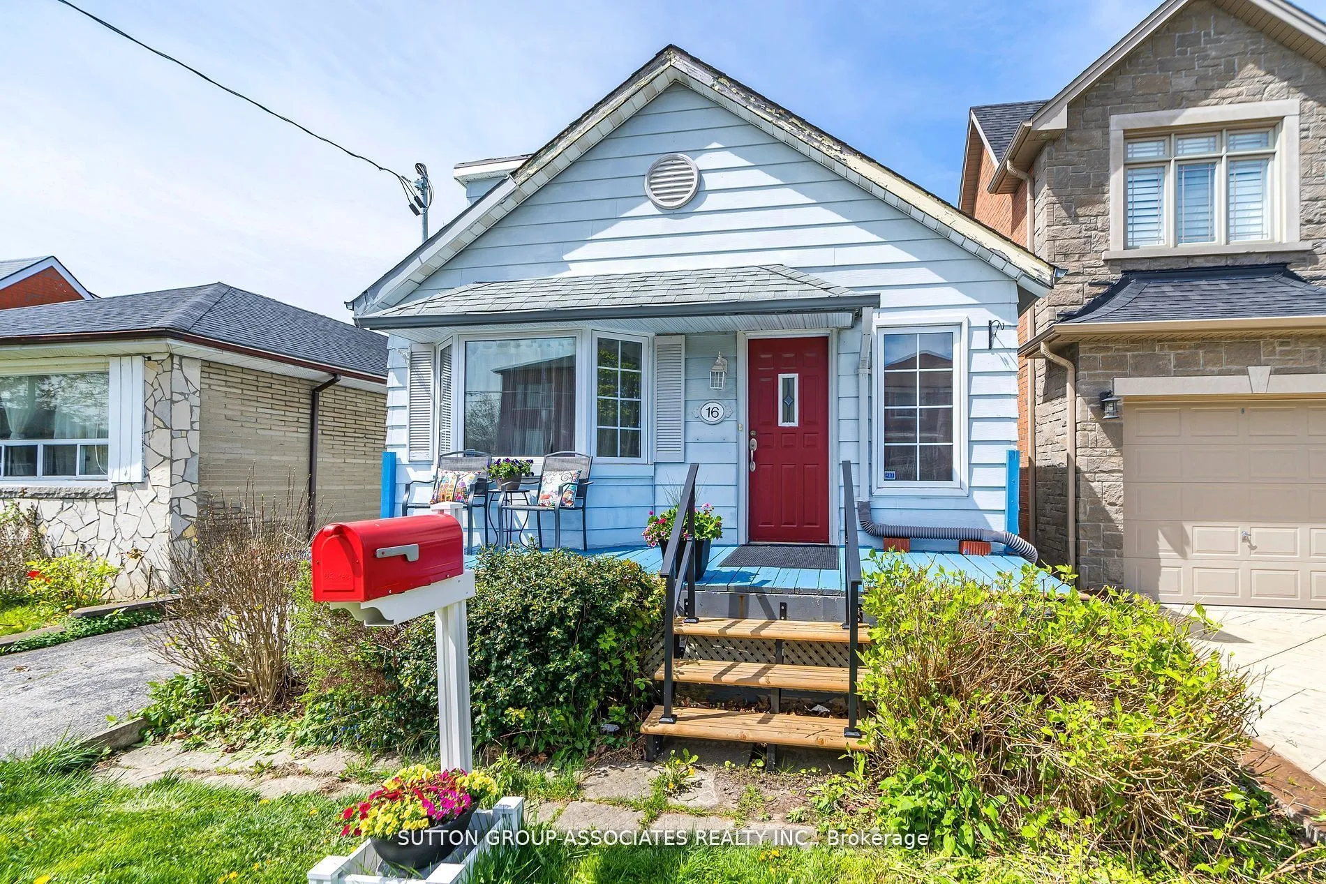 16 North Bonnington Avenue, ON M1K 1X2