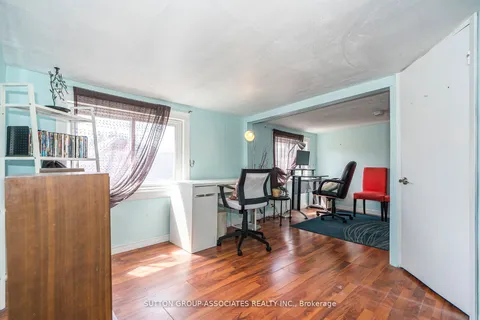 16 North Bonnington Avenue, ON M1K 1X2