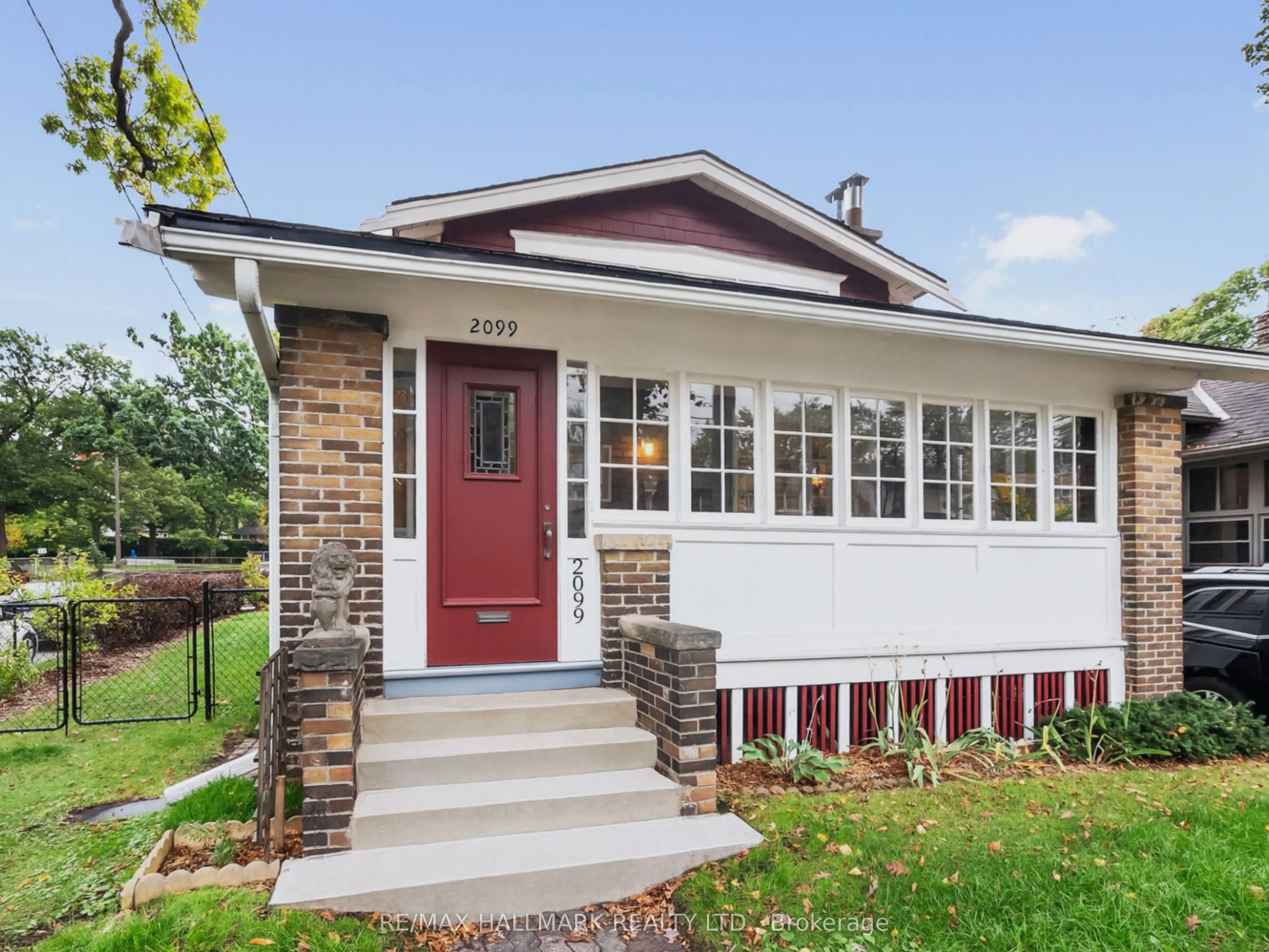 2099 Gerrard Street, ON M4E 2B9