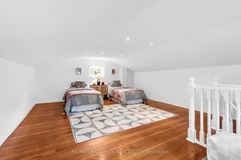 2099 Gerrard Street, ON M4E 2B9