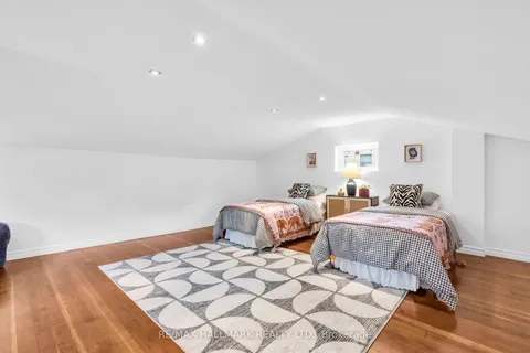 2099 Gerrard Street, ON M4E 2B9