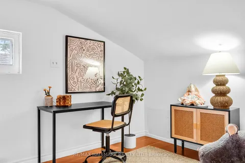 2099 Gerrard Street, ON M4E 2B9