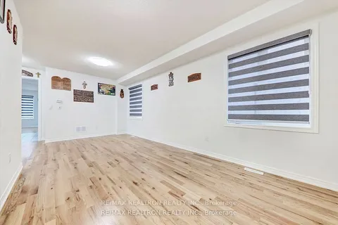 1897 Passionfruit Grove, ON L1Y 0B4