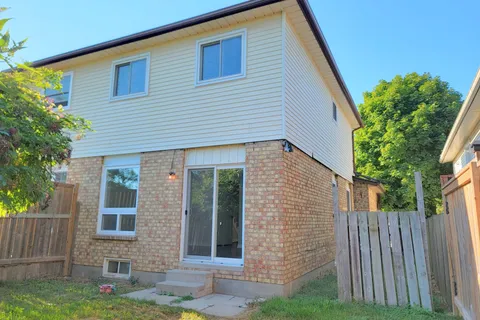 15 Hartsfield Drive, ON L1E 1M8