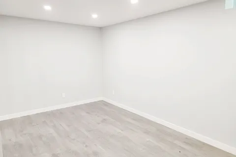 15 Hartsfield Drive, ON L1E 1M8