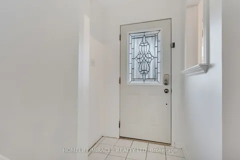 40 Landerville Lane, ON L1C 4W8