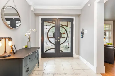 11 Claridge Crescent, ON L1R 3E2