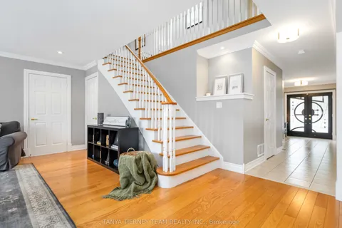 11 Claridge Crescent, ON L1R 3E2