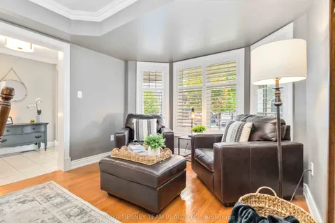 11 Claridge Crescent, ON L1R 3E2