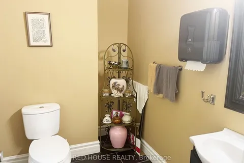 1533 O'Connor Drive, ON M4B 2V7