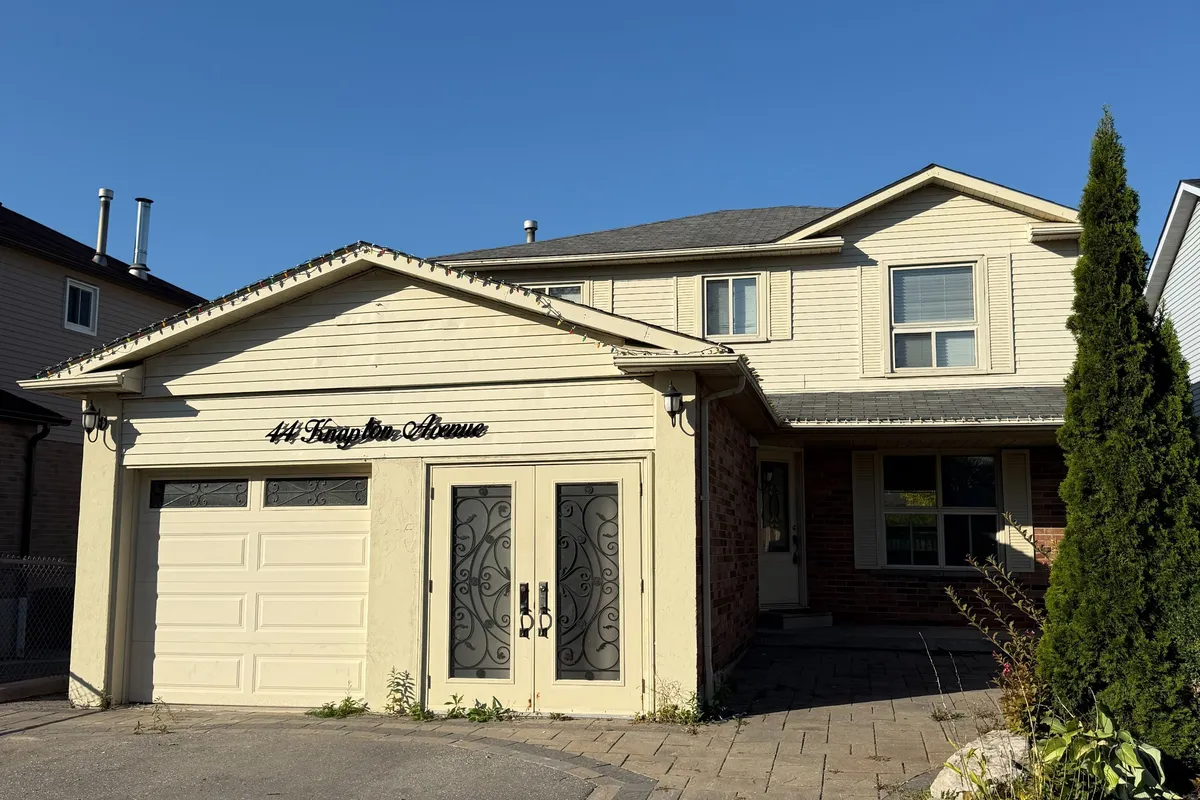 44 Knapton Avenue, ON L1S 5W1