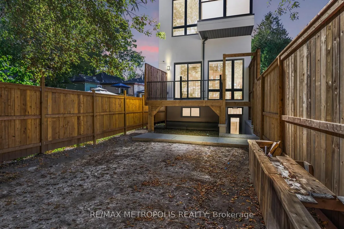 39 Kenworthy Avenue, ON M1L 3B1