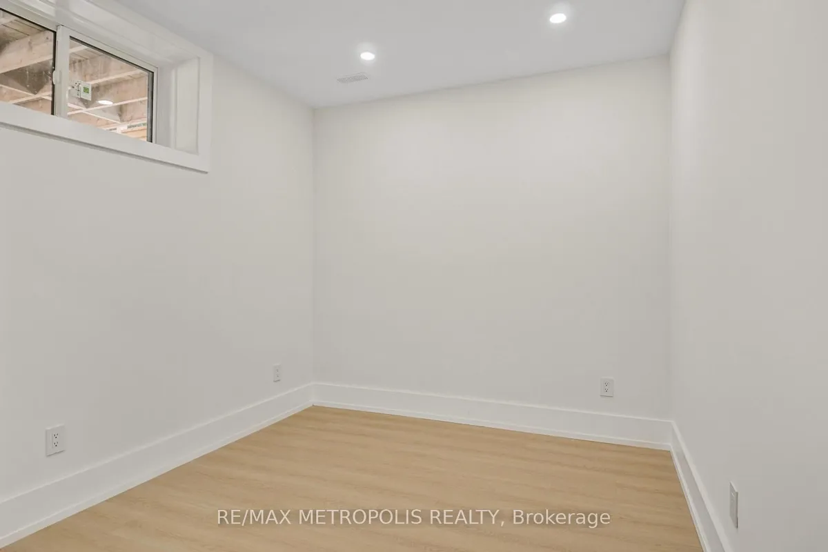 39 Kenworthy Avenue, ON M1L 3B1