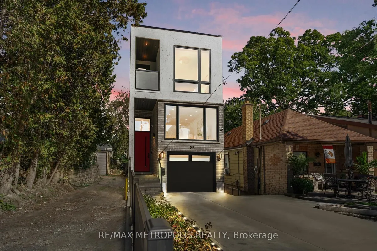 39 Kenworthy Avenue, ON M1L 3B1