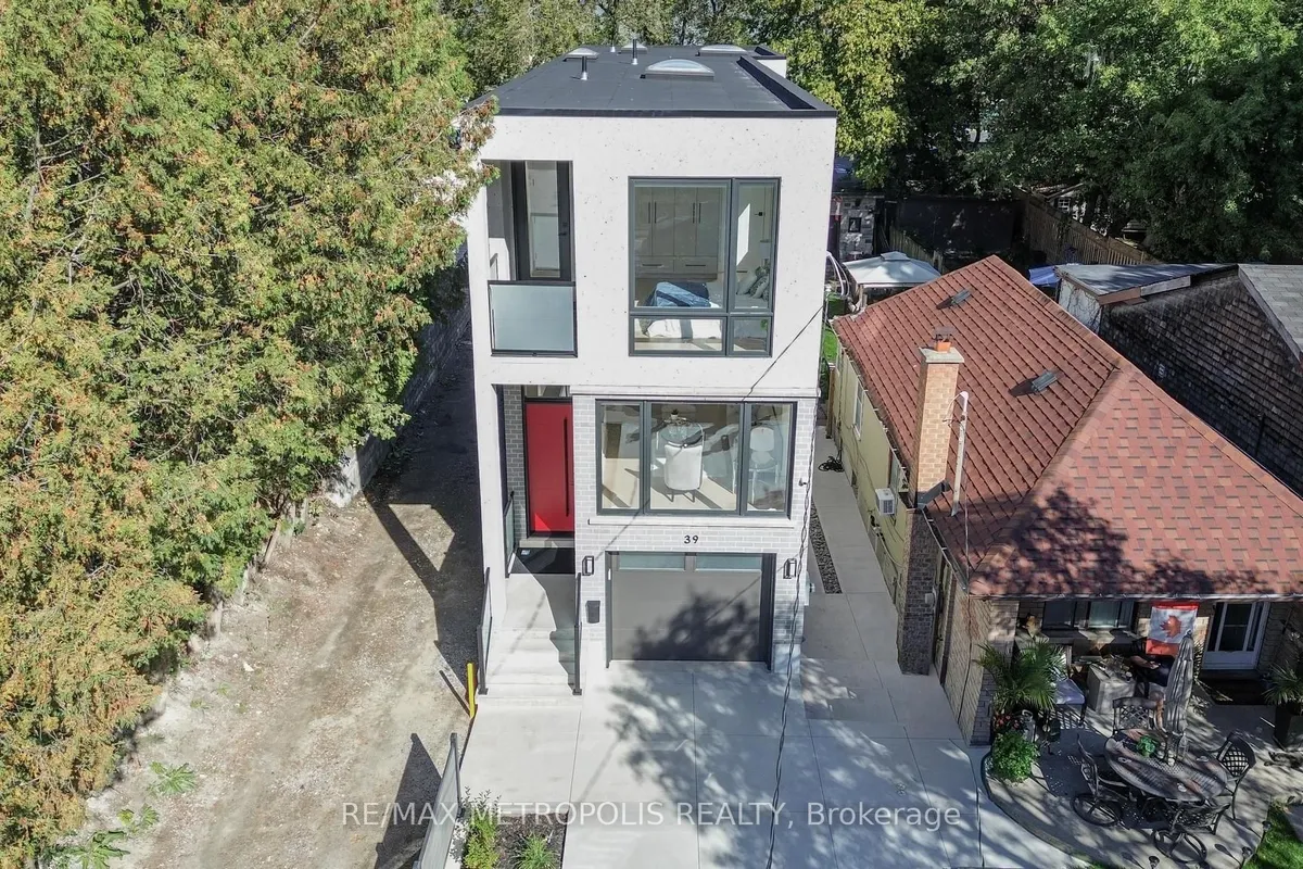 39 Kenworthy Avenue, ON M1L 3B1