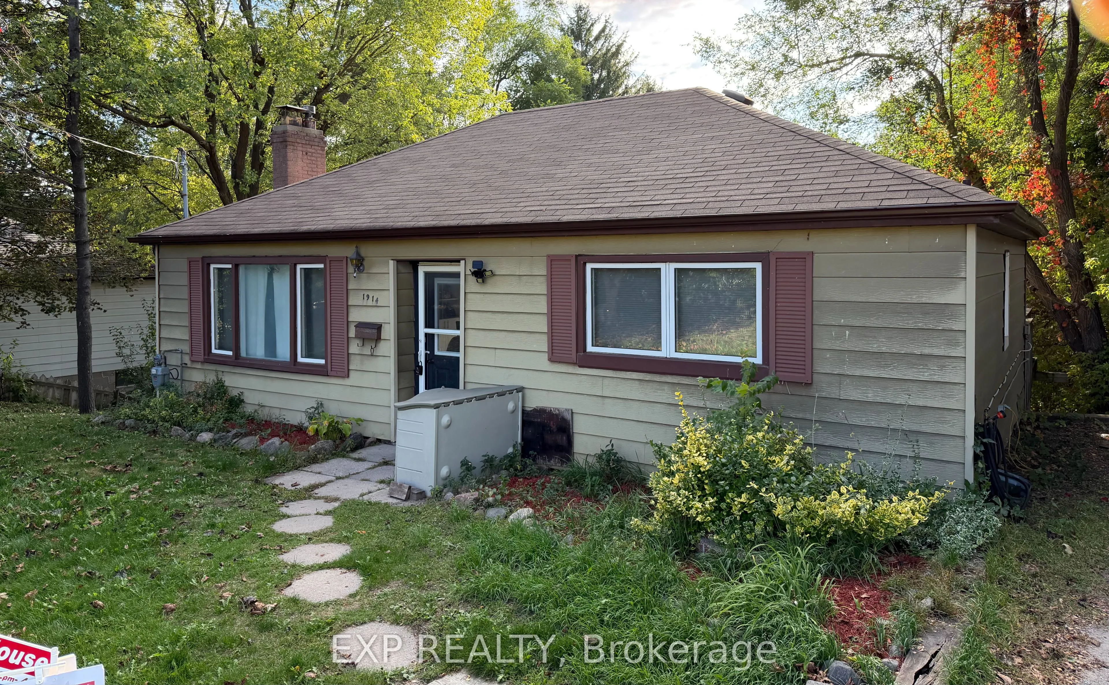 1914 Liverpool Road, ON L1V 1W5