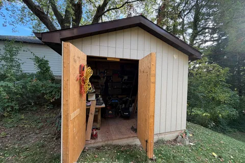 1914 Liverpool Road, ON L1V 1W5