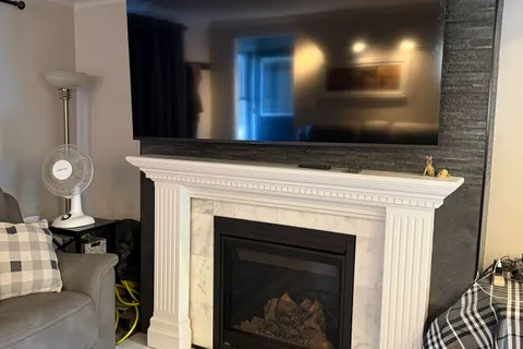 1914 Liverpool Road, ON L1V 1W5