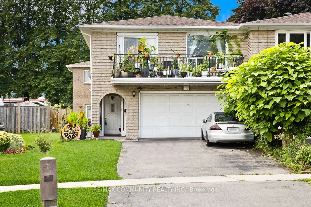 17 Tineta Crescent, ON M1S 2Y5