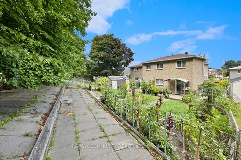 17 Tineta Crescent, ON M1S 2Y5