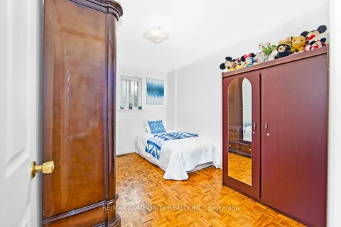 17 Tineta Crescent, ON M1S 2Y5