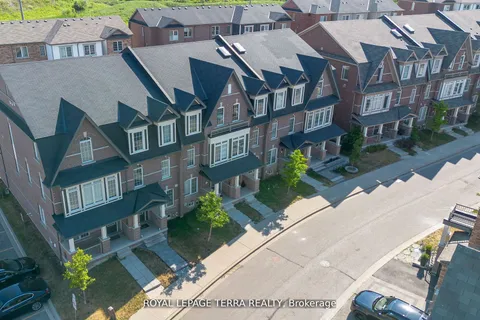 8 Graywardine Lane, ON L1Z 0R9