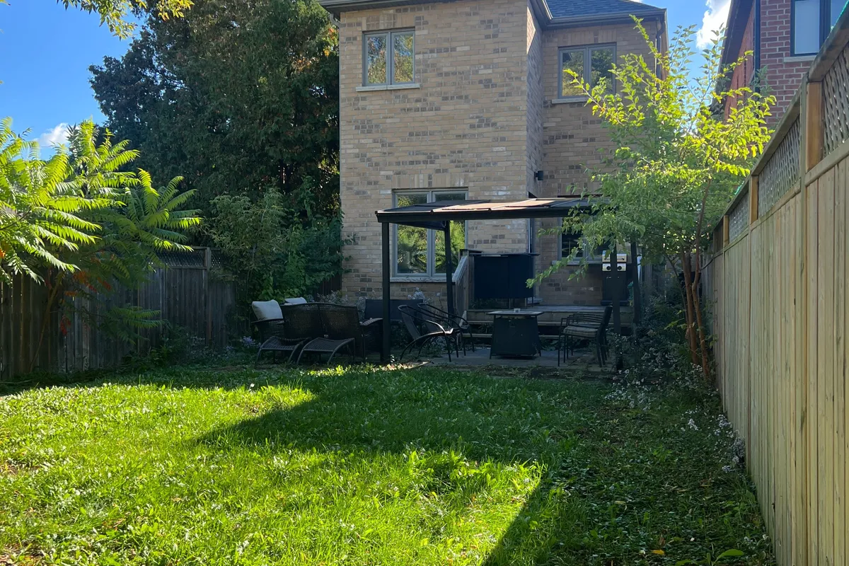 282B Aylesworth Avenue, ON M1N 2K2