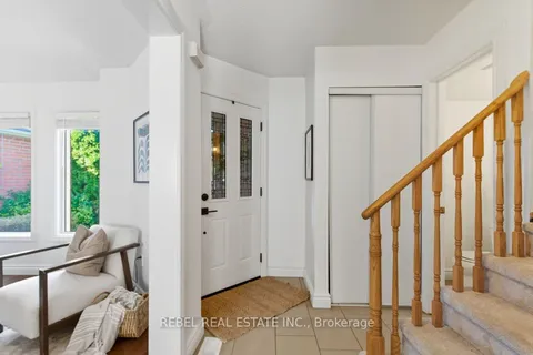 15 John Walter Crescent, ON L1E 2W6