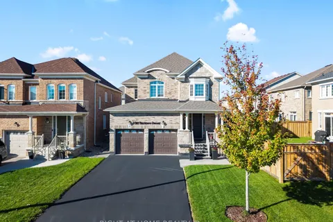 4 Bill Hutchinson Crescent, ON L1C 7E1