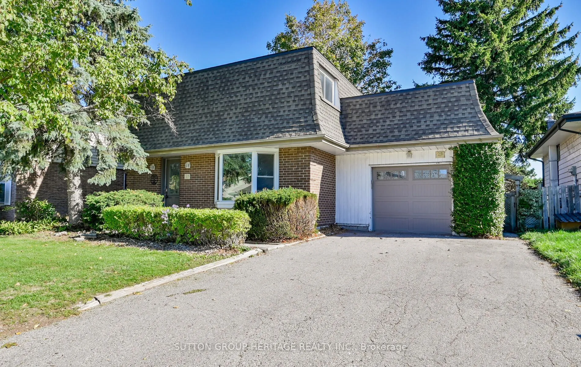 29 Glenmount Court, ON L1N 5M7