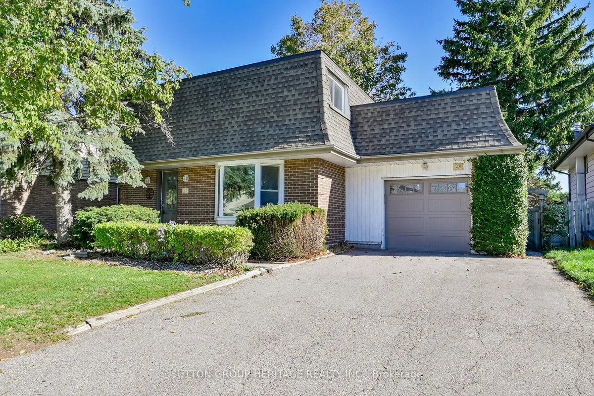 29 Glenmount Court, ON L1N 5M7