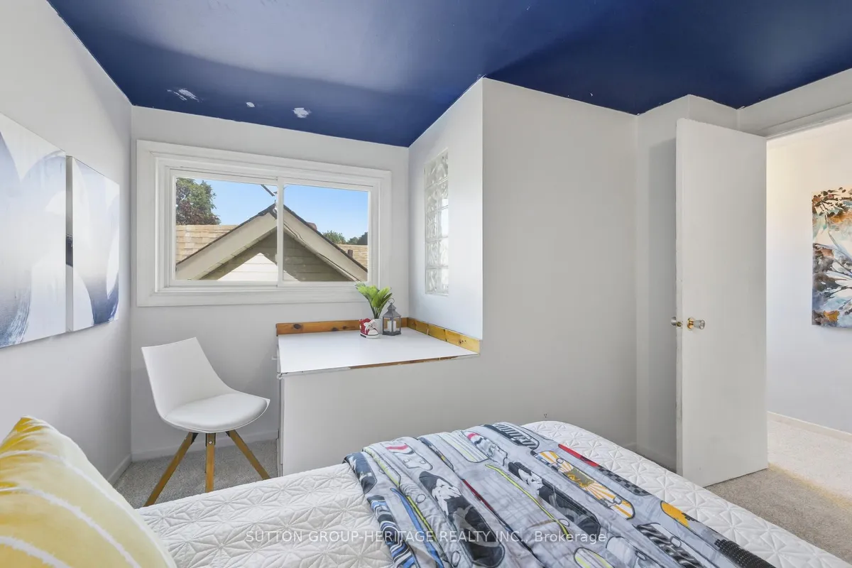 29 Glenmount Court, ON L1N 5M7