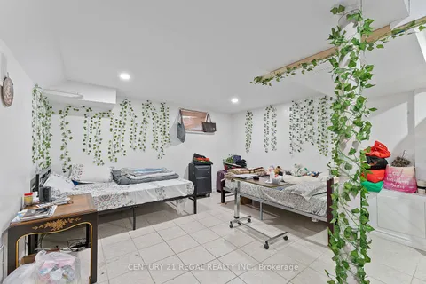 106 FLORA Drive, ON M1P 1A8