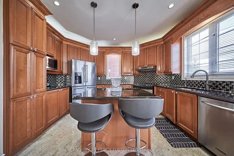 47 Vineyard Avenue, ON L1P 1X5