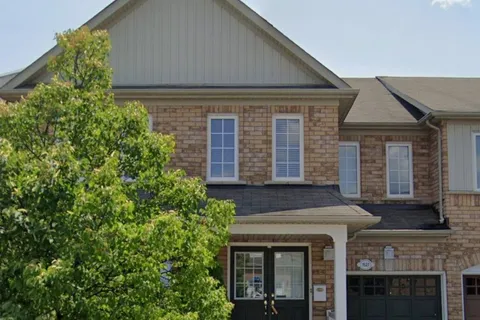 1527 Avonmore Square, ON L1V 7H2