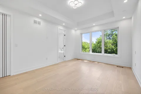 19 Ivy Avenue, ON M4L 2H6