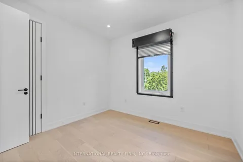 19 Ivy Avenue, ON M4L 2H6